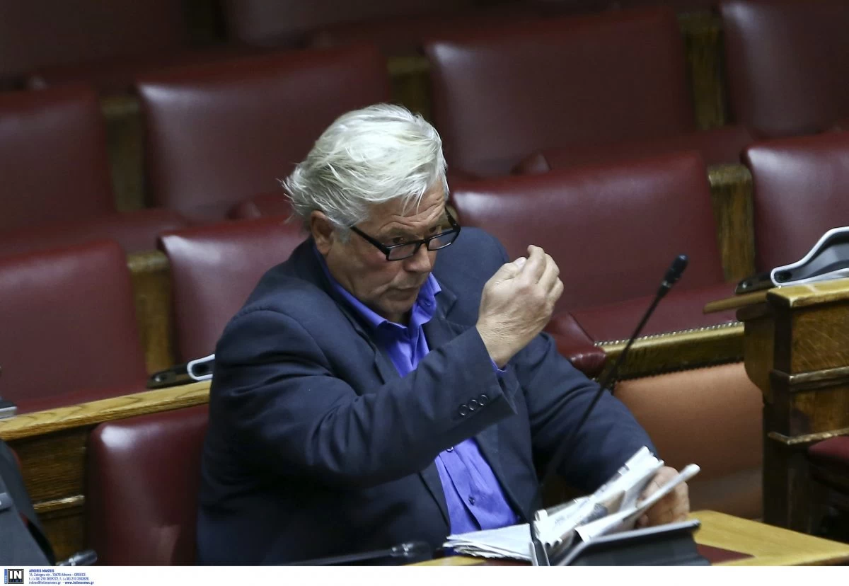 Παπαχριστόπουλος: Τα πανηγύρια για τα 151 «ναι» (εικόνες)